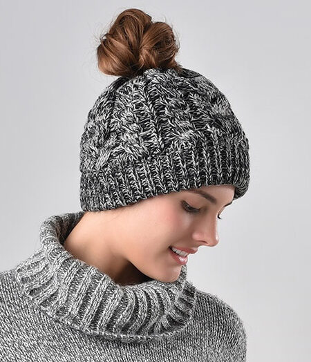bonnet ponytail tricot cendré