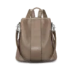 Sac à dos antivol BLAIR en cuir taupe pour femme, polyvalent et moderne.