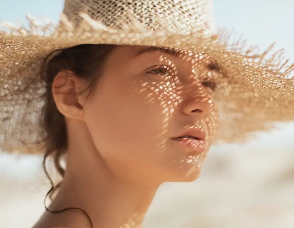 Faut-il mettre de la crème solaire sur le cuir chevelu ?