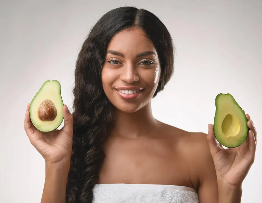 7 Masques Capillaires DIY à l'Avocat pour Réparer Naturellement Vos Cheveux