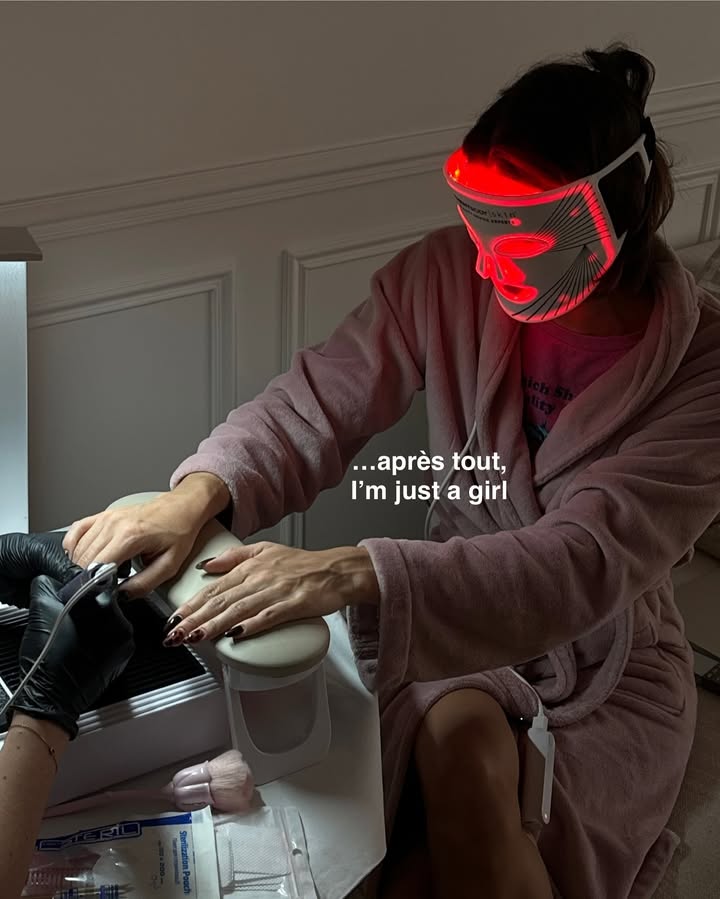 Masque LED Série 2 de CurrentBody : Le Secret Beauté d’Iris Mittenaere pour une Peau Lumineuse !