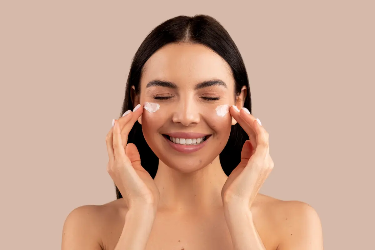 Rétinol : Miracle anti-âge ou mythe marketing ? L'avis des dermatologues