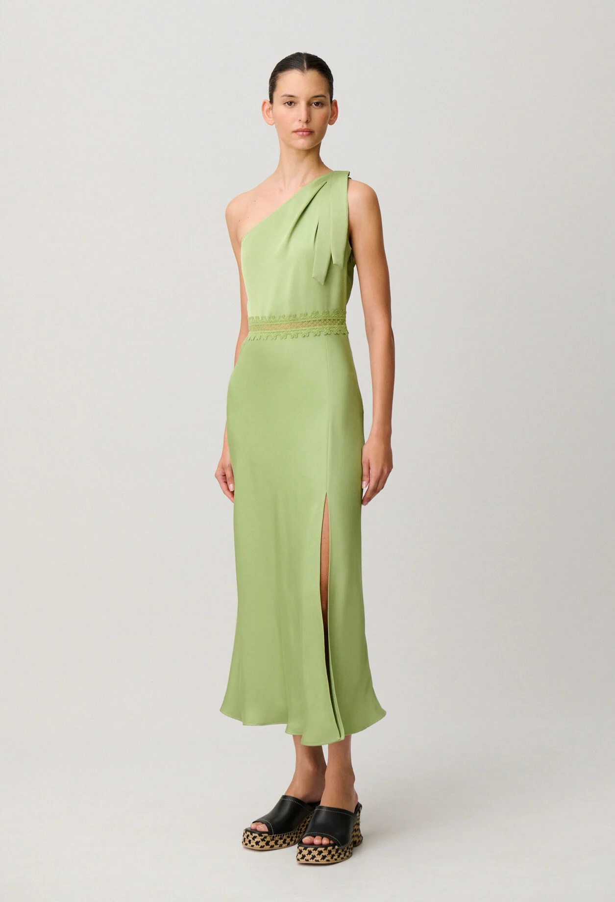 Robe longue satinée dentelle pistache claudie pierlot
